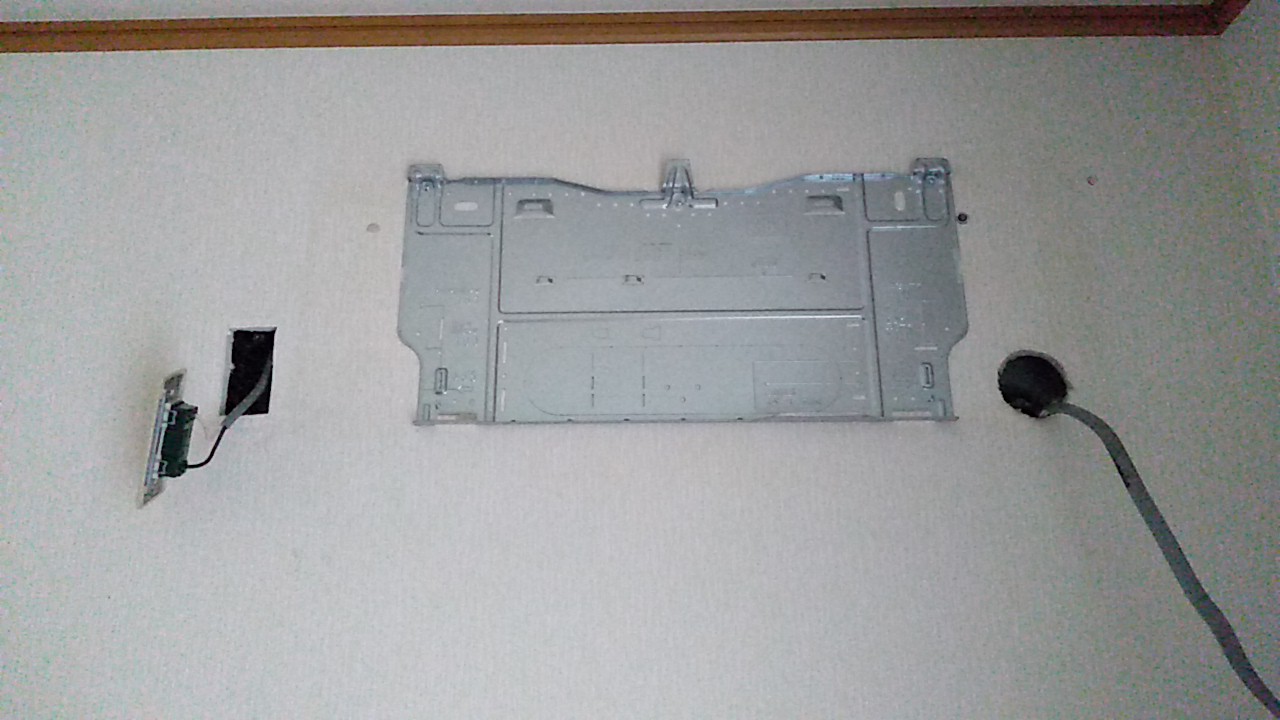 室内機のプレートを設置した壁