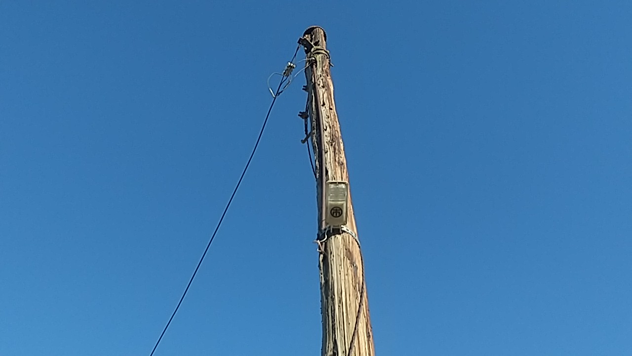 街灯用の古い木柱