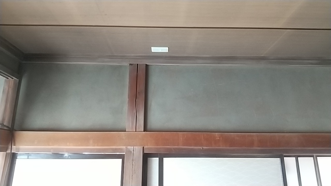 エアコン設置を予定する和室の壁