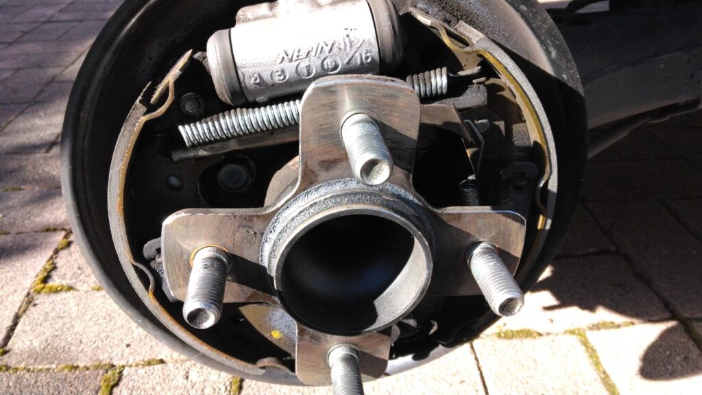 タイヤ交換のついでに済ませたいブレーキパッドとライニングの点検 たなぼたStyle