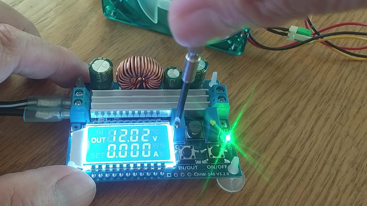 CCを左回しに回転して電流を絞る