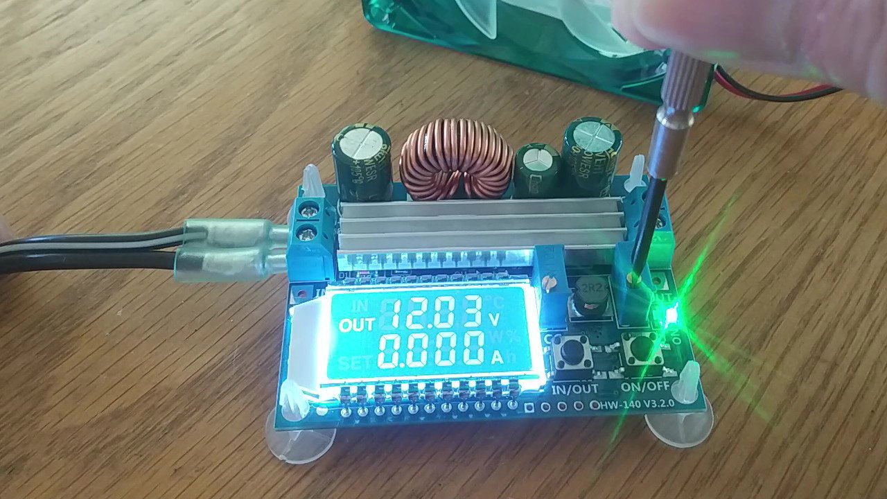 電圧を12Vに設定