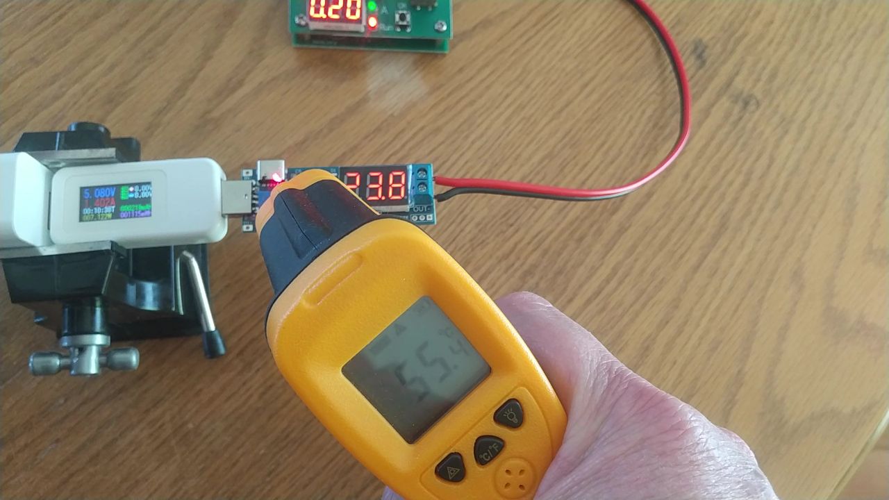 24V設定で基板の温度を測定