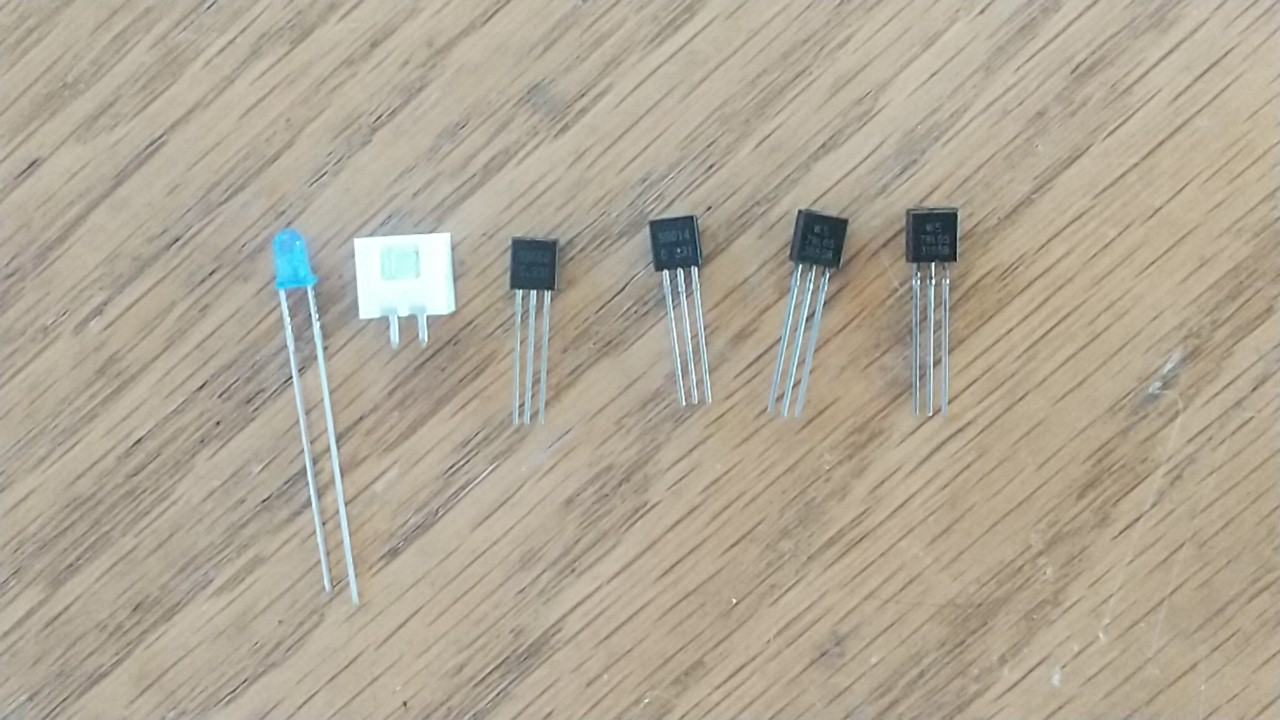 LED、電源コネクタ