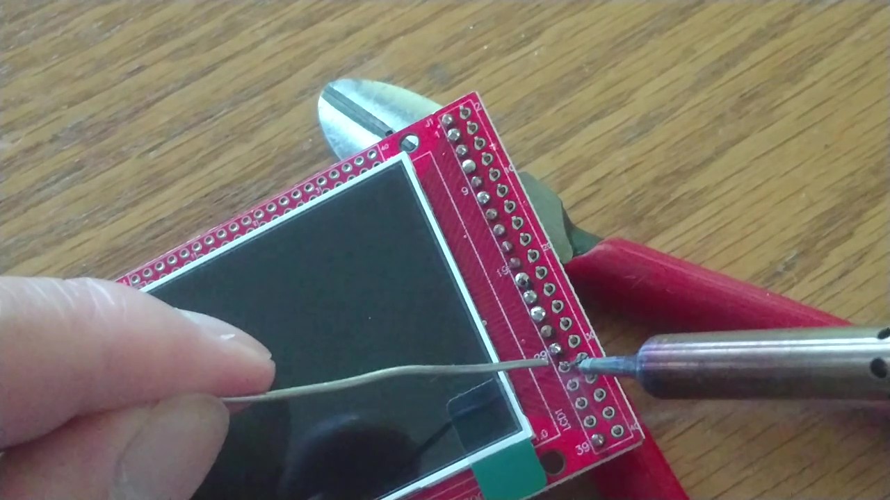 LCDモニタへピンヘッダをはんだ付け