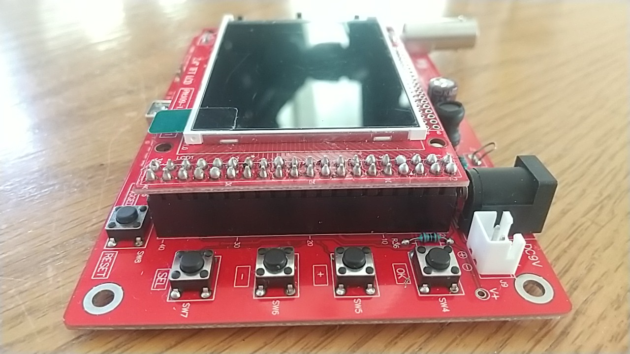 タクトボタンが並ぶ右サイド